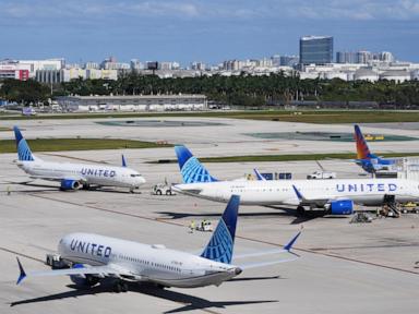 FAA bonuses given to air traffic controllers with perfect attendance during shutdown