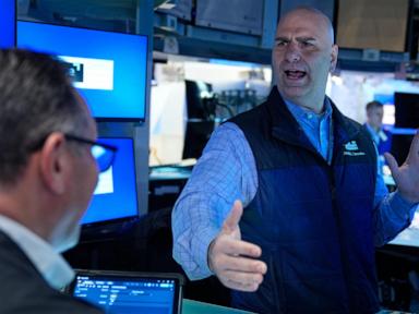 US stocks climb again, even as oil prices get back to rising