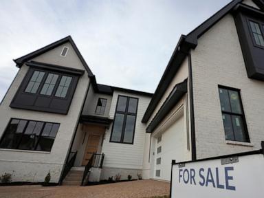 US home sales fall in March, marking a slow start to the spring homebuying season